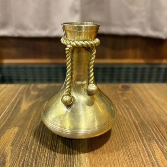 Classic elegant vintage solid brass rope design bud vase - Picture 1 of 11